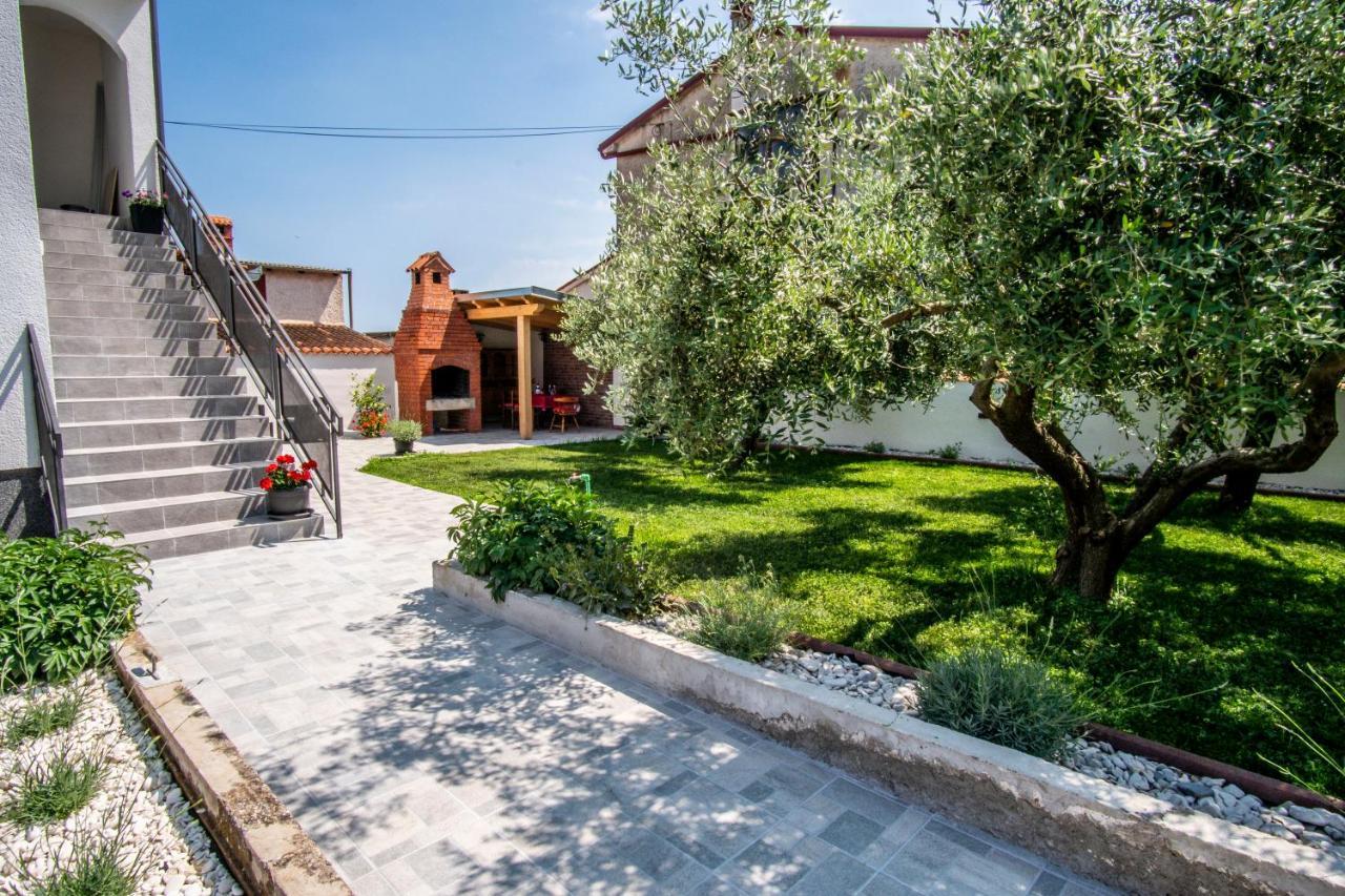 House Nada apartman Muntić Exterior foto