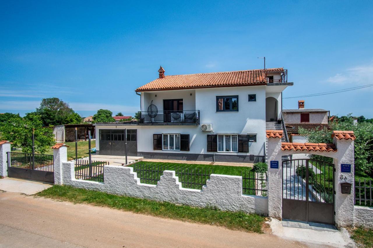 House Nada apartman Muntić Exterior foto